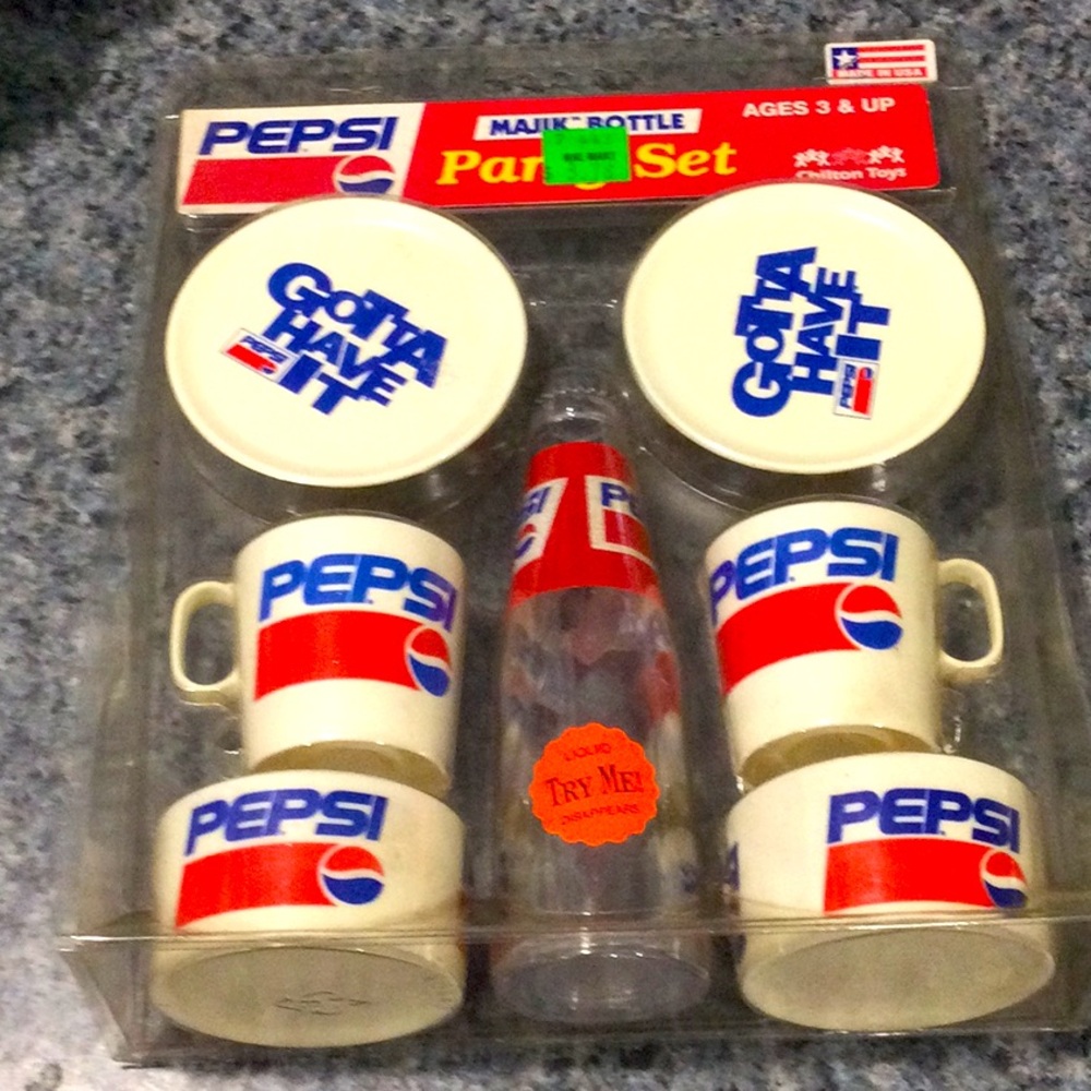 Pepsi vintage child’s party play set 1991-92. Never used.